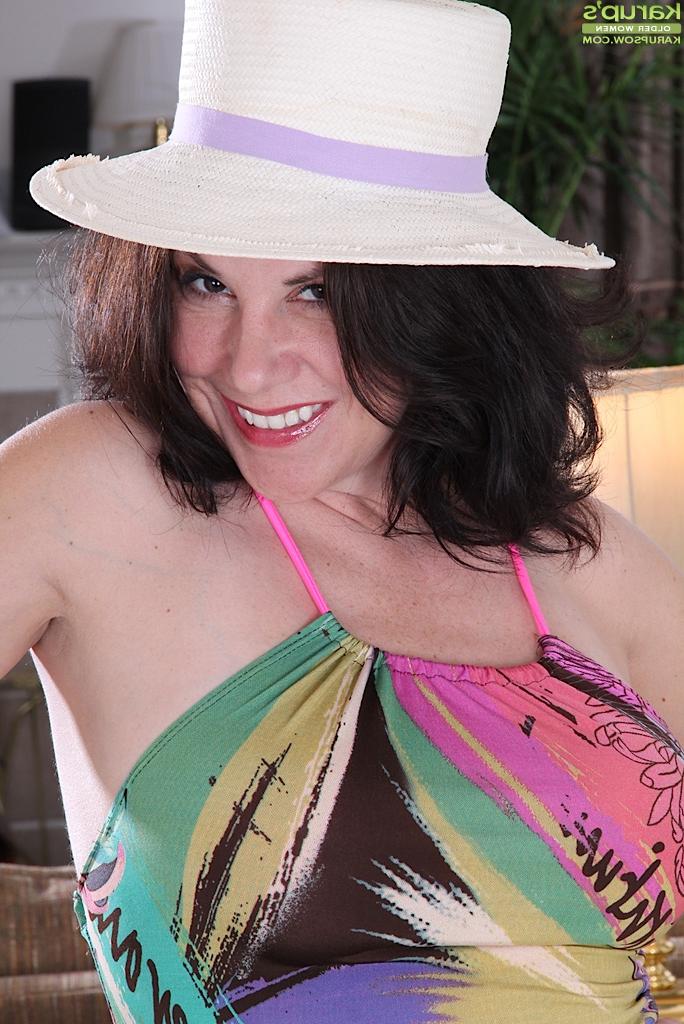 16P Mature MILF Arden Delaney striking sultry non-nude poses in dress and hat