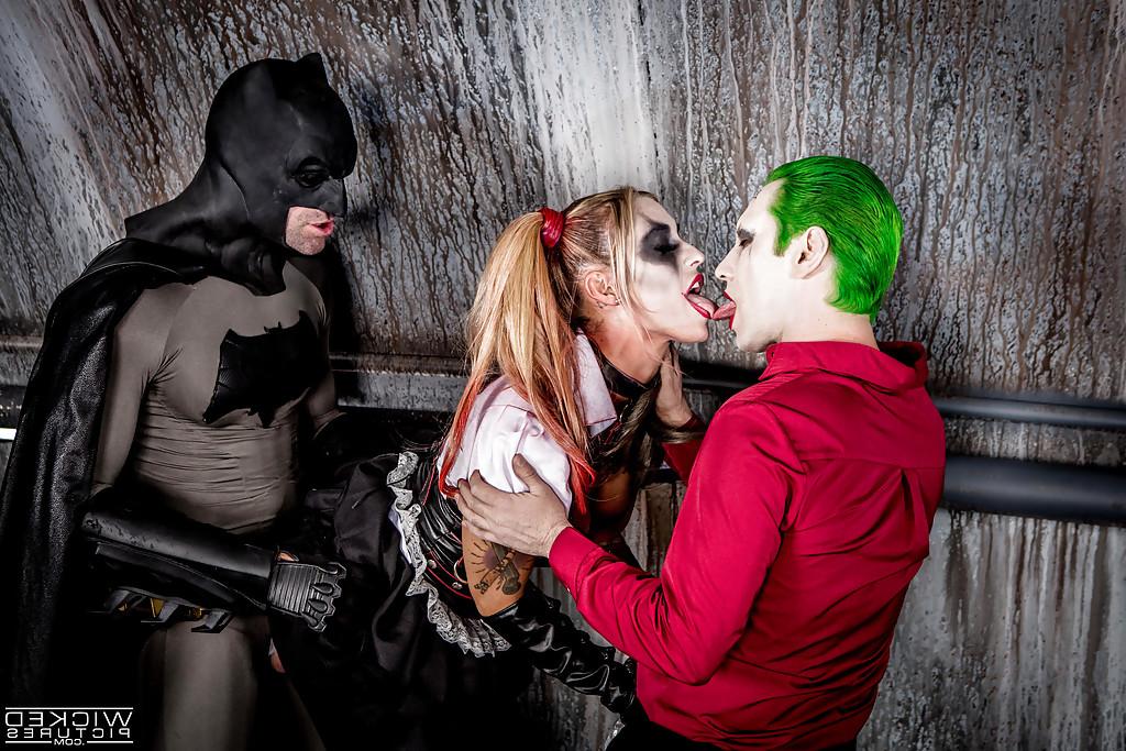 16P Pornstar Kleio Valentien sucking off Batman and the Riddler at same time