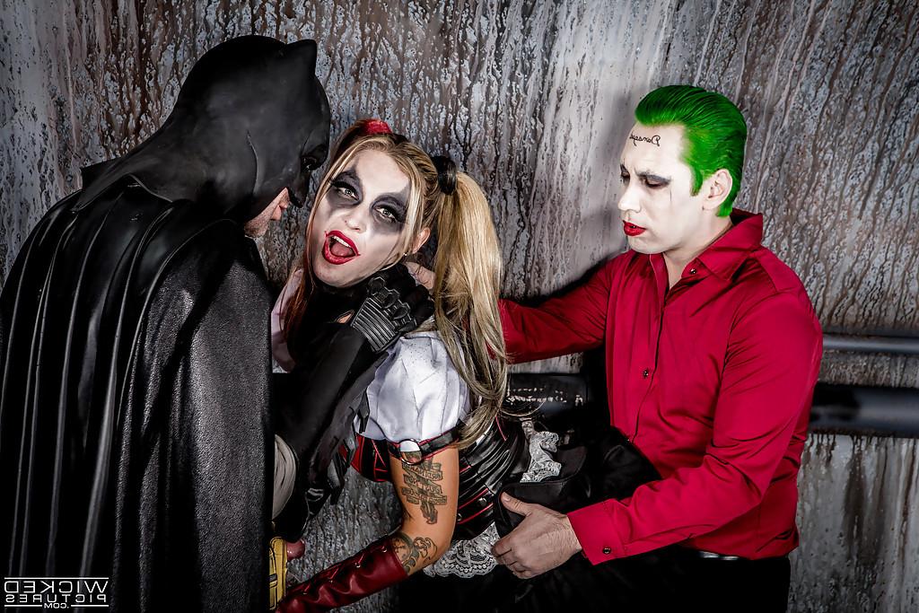 16P Pornstar Kleio Valentien sucking off Batman and the Riddler at same time