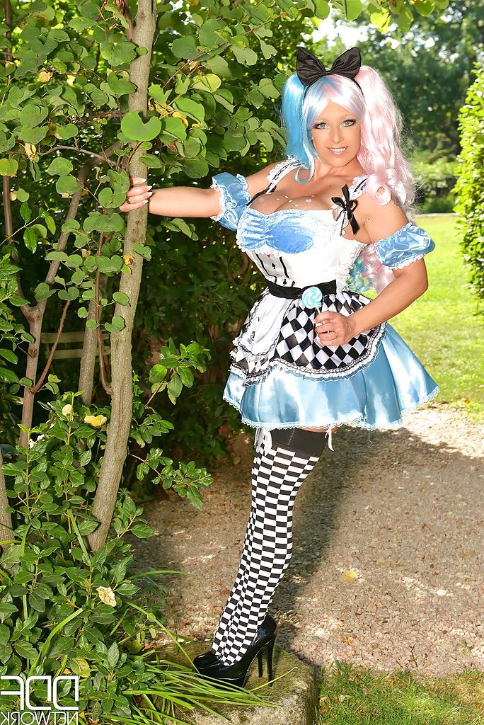 16P Solo girl Delzangel freeing large hooters from cosplay outfit