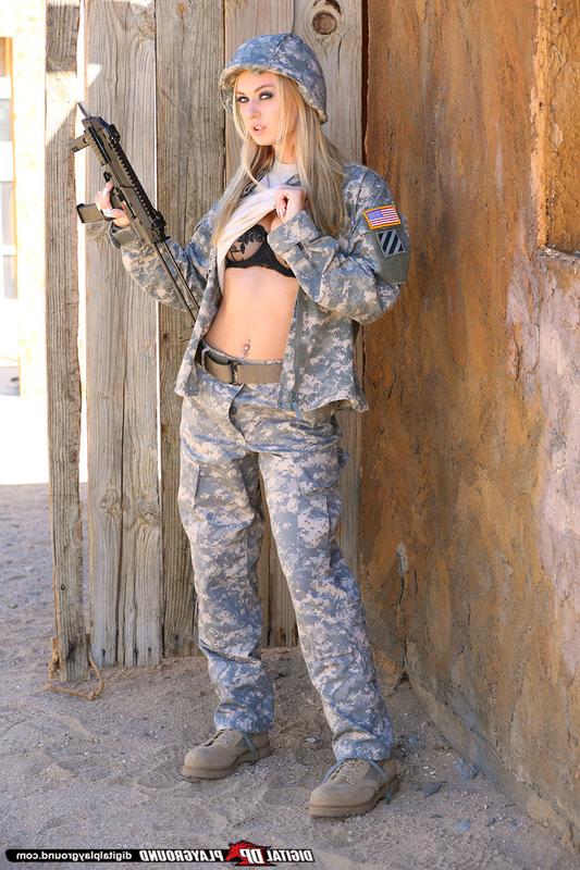 16P Fantastic babe with awesome jugs is doing very sexy cosplay today