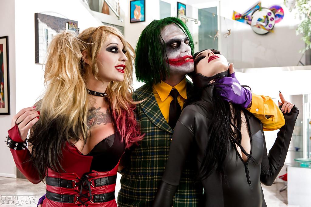 16P Kinky cosplay pornstars Aiden Ashley and Kleio Valentien sucking dick