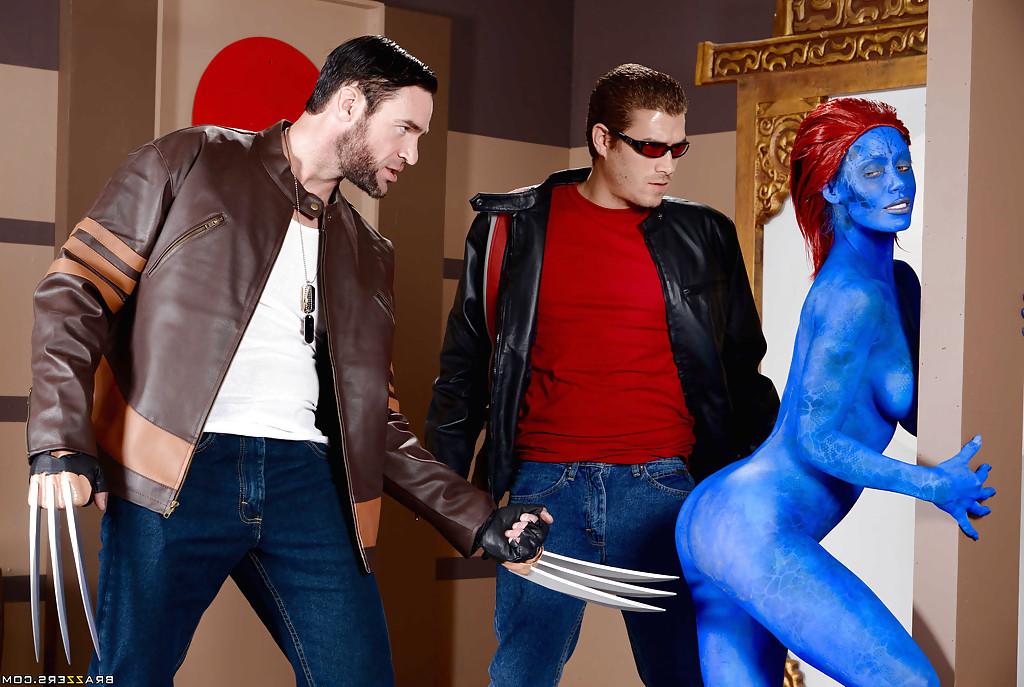 16P Cosplay outfit attired redhead pornstar Nicole Aniston give MMF blowjobs