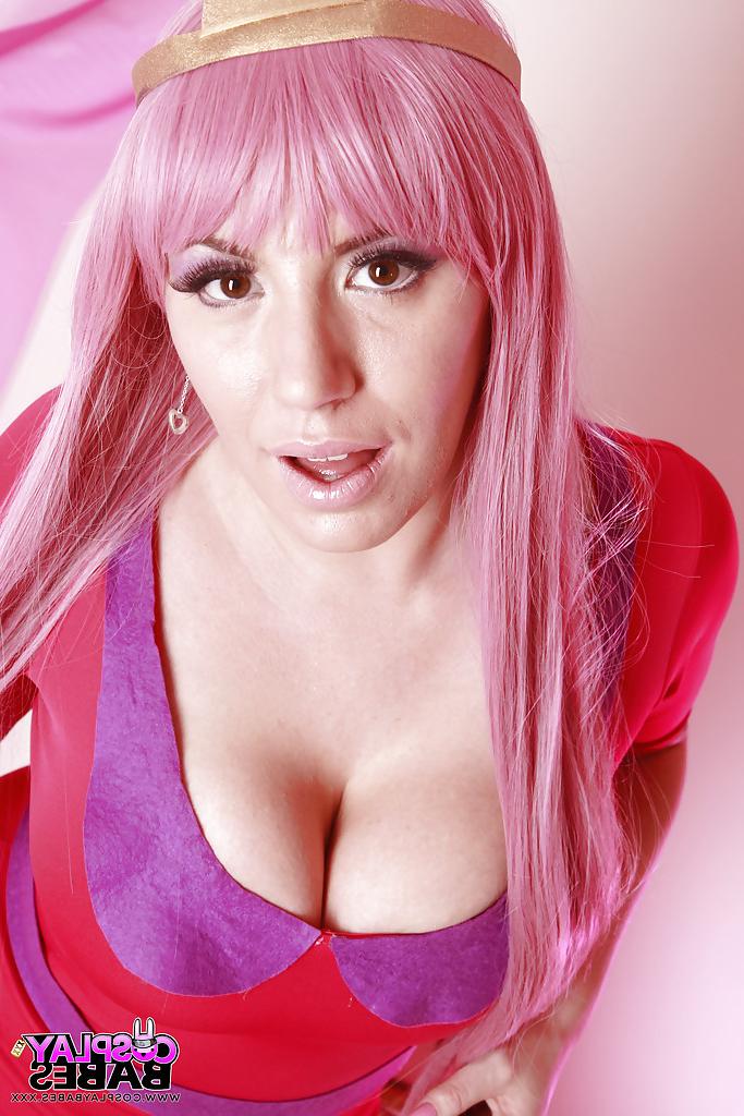 16P Sexy little princess Yuffie Yulan lets big boobs loose during cosplay