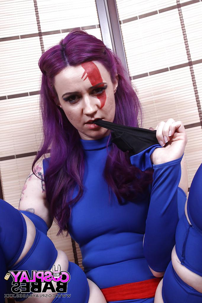 16P Solo girl Vellocet struts in cosplay uniform before spreading pussy