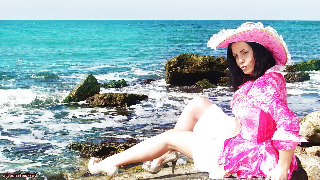 12P Cute babe in white stockings Princess is a great foot fetish model