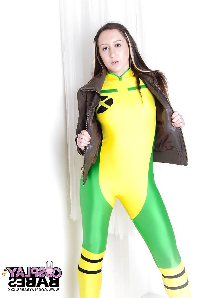 16P French cosplay babe Elouise Please unveils big tits and tattoos