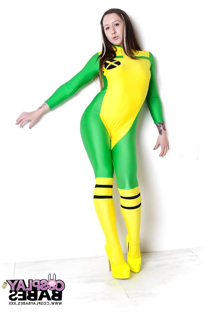 16P French cosplay babe Elouise Please unveils big tits and tattoos