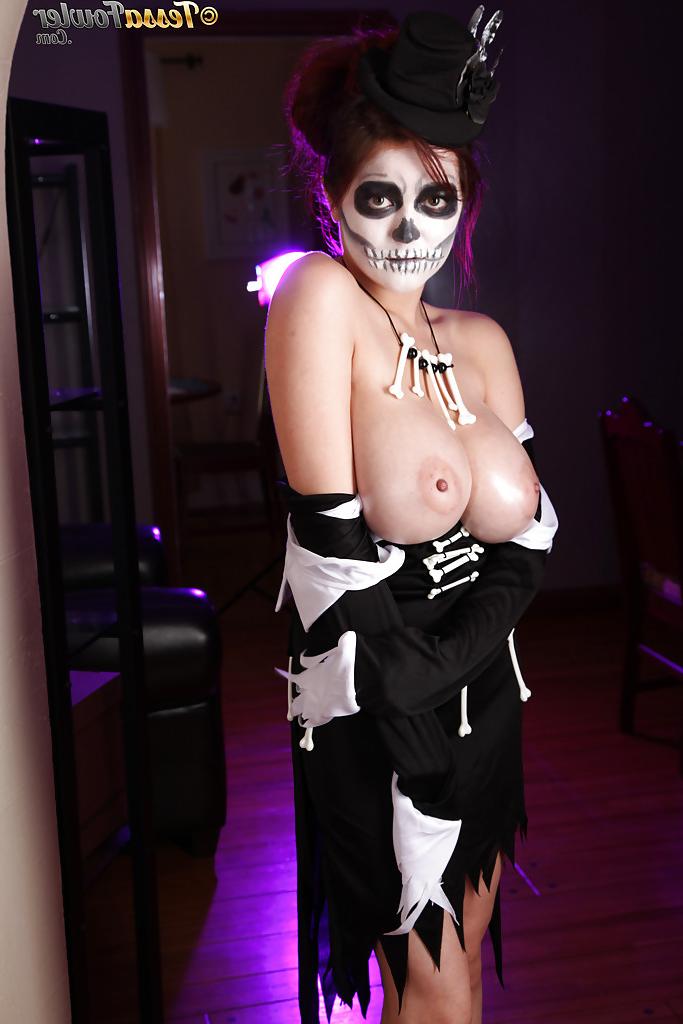 16P Cosplay pornstar Tessa Fowler releasing big knockers during solo girl shoot