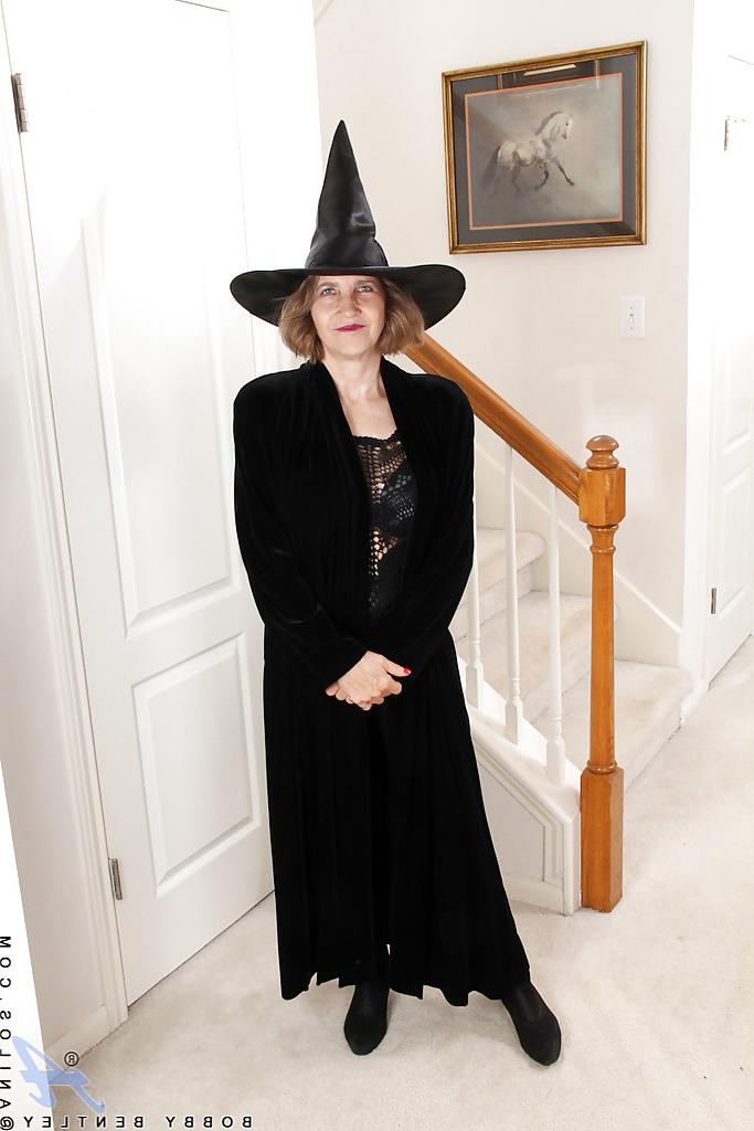 16P Smiley mature lady in cosplay outfit undressing and teasing her gash