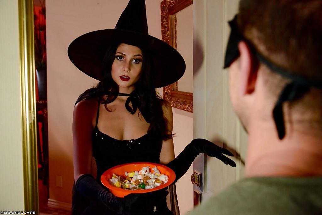16P Latina wife Ariana Marie having sex after ridding Halloween costume
