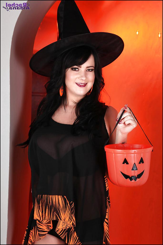 16P Halloween posing with an big tits brunette cutie Rachel Aldana