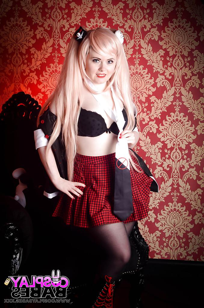 16P Blonde Danni Marie seductively poses in a lewd cosplay photo shoot