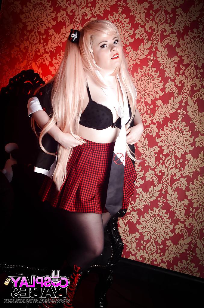 16P Blonde Danni Marie seductively poses in a lewd cosplay photo shoot