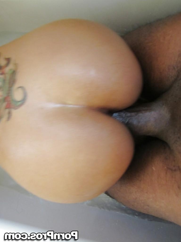 16P Ebony MILF babes Melrose and Sydne fucking a massive dick