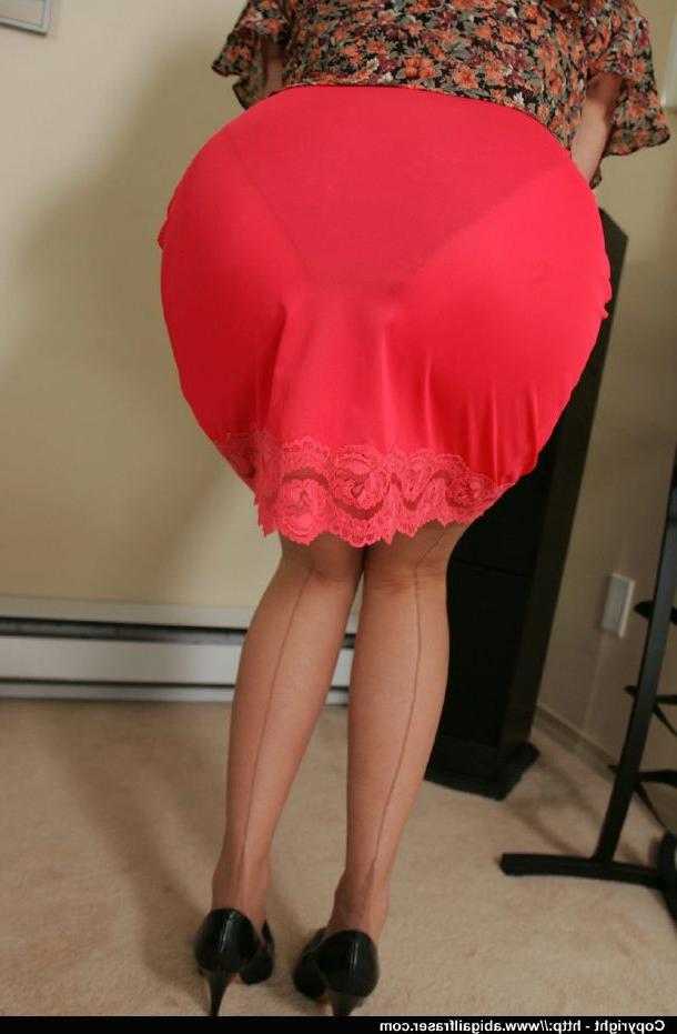 12P Horny mature babe Abigail Fraser stripping and playing with a huge dildo