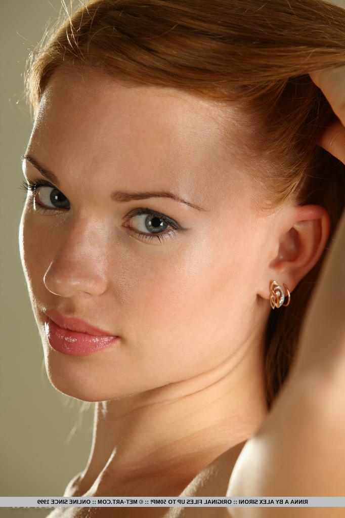 18P Seductive teenage looker Rinna unveils her cleanly shaved beaver
