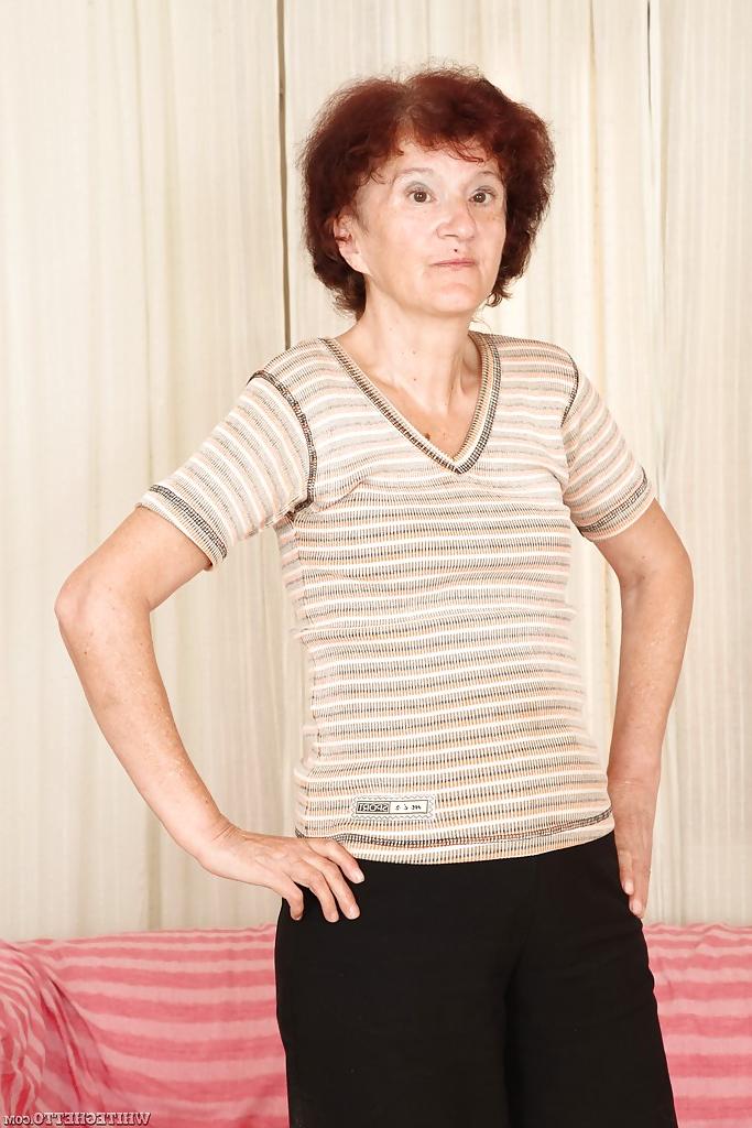 15P Redhead granny Marcelina shows herself naked in the bedroom!