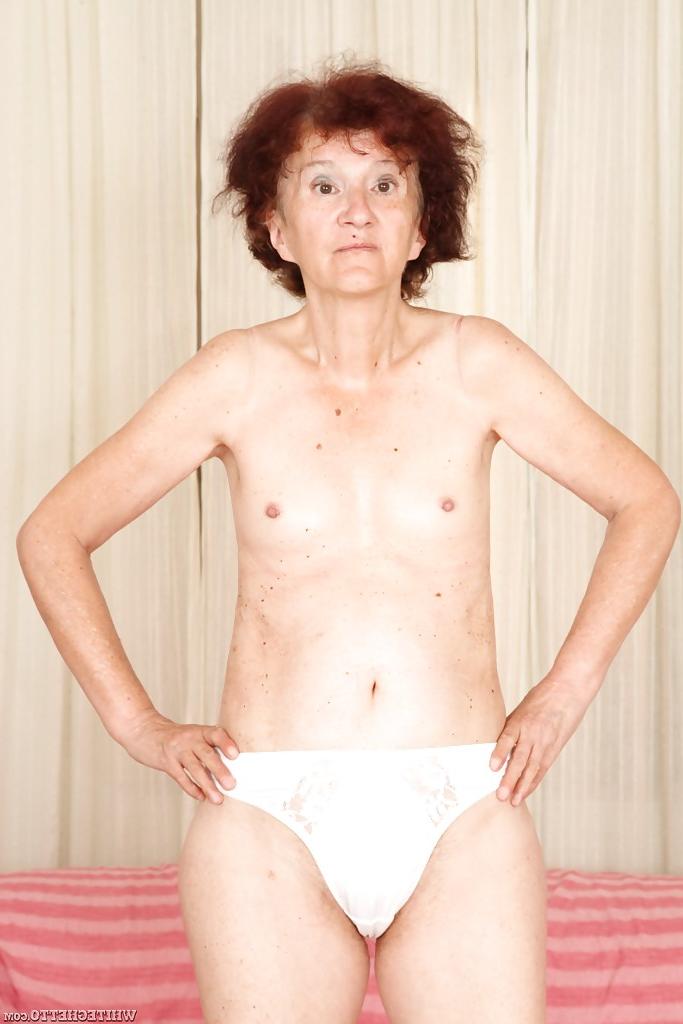 15P Redhead granny Marcelina shows herself naked in the bedroom!