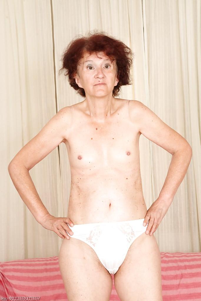 15P Redhead granny Marcelina shows herself naked in the bedroom!