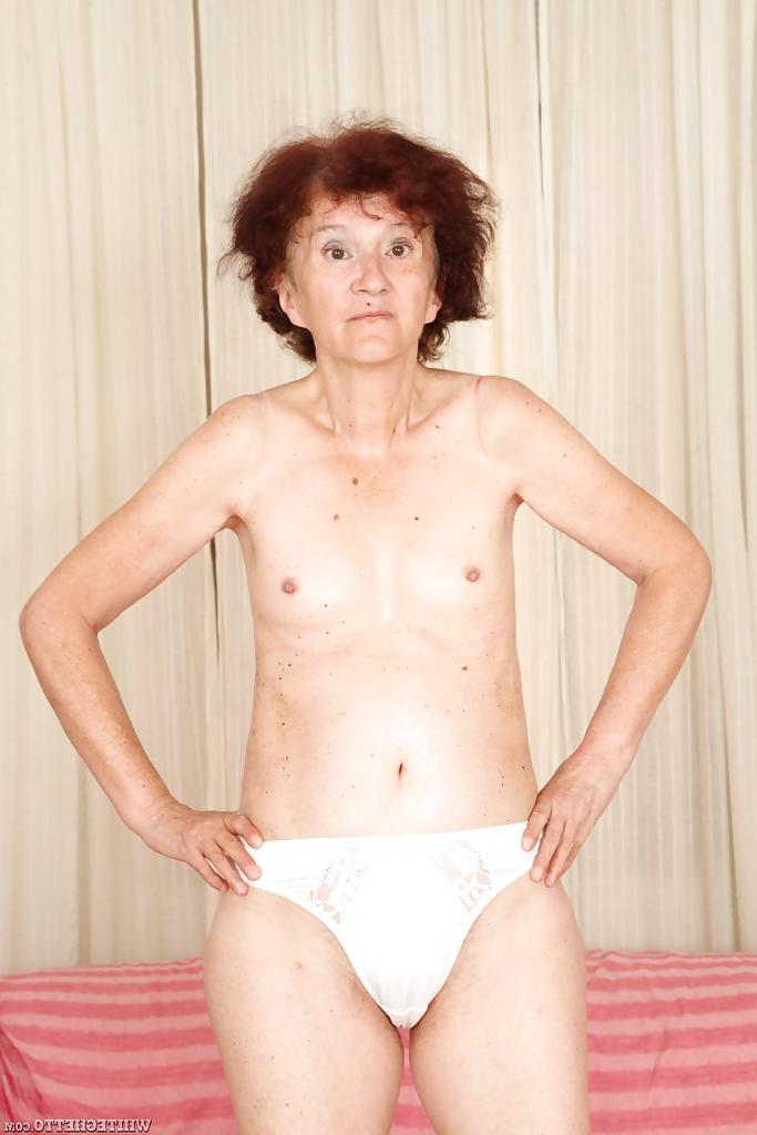 15P Redhead granny Marcelina shows herself naked in the bedroom!