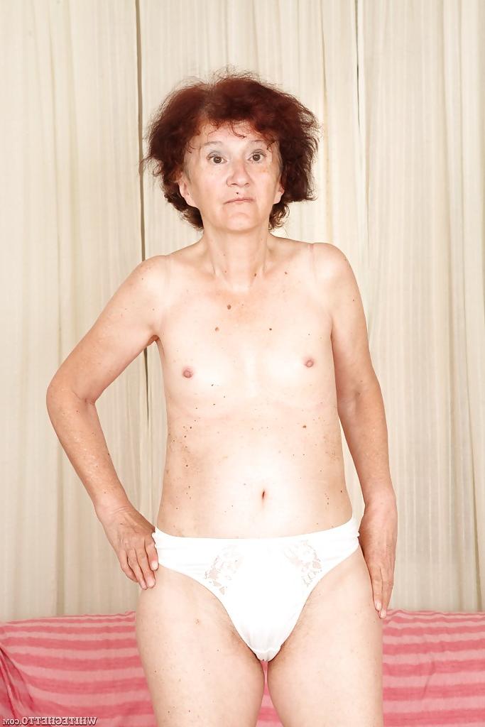 15P Redhead granny Marcelina shows herself naked in the bedroom!
