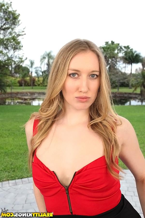 16P Outdoor posing action of an blonde babe with a hairy cunt Riley Reynolds