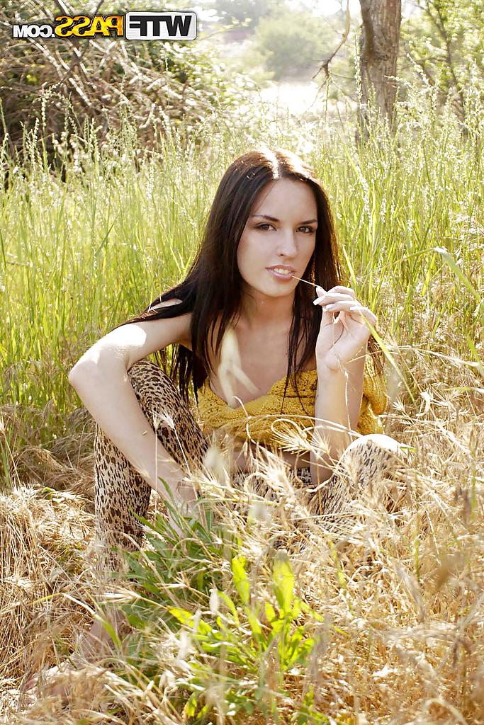 16P Tempting brunette babe with hot body stripping off her clothes outdoor