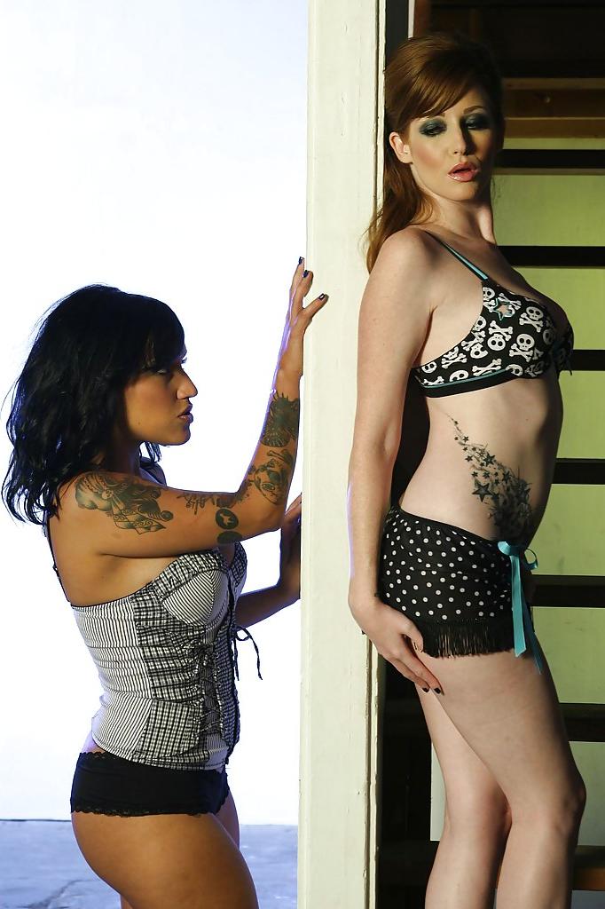 16P Steamy tattooed lesbians make some hot pussy licking and scissoring action