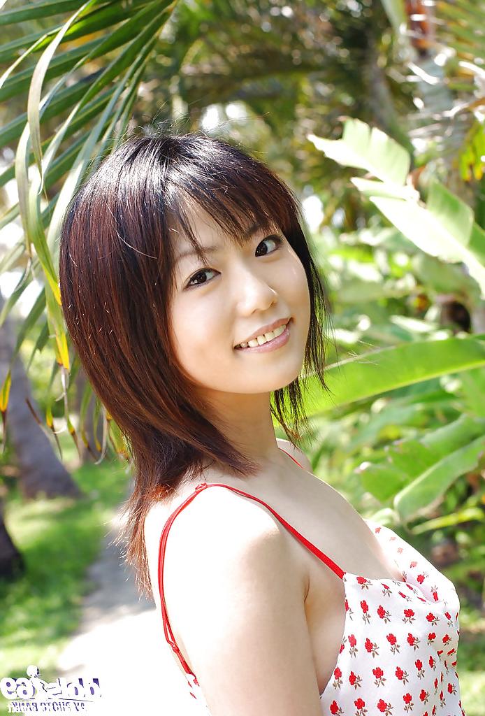 15P Cute asian babe Saki Ninomiya slipping off her dress and panties outdoor