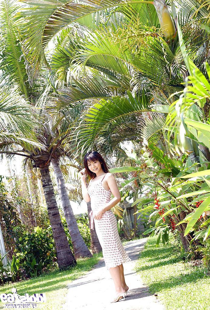 15P Cute asian babe Saki Ninomiya slipping off her dress and panties outdoor