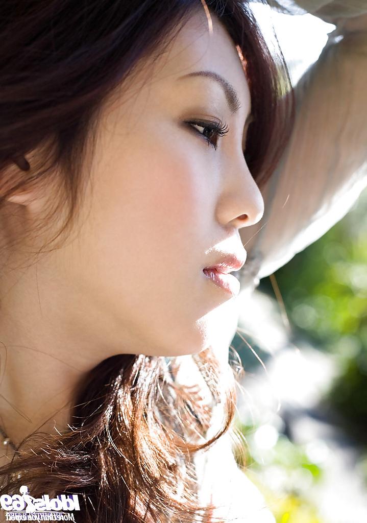 14P Seductive asian vixen on high heels Ryo Shinohara posing outdoor