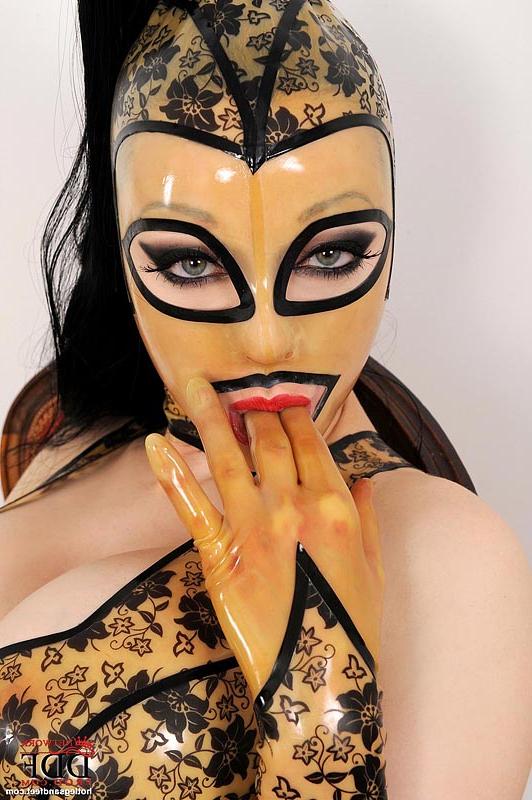 16P Kinky babe on high heels Latex Lucy posing in latex outfit