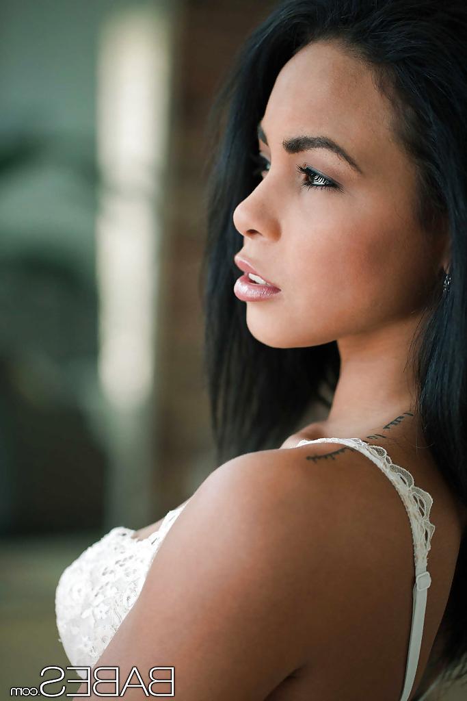 16P Sensual Latina babe Guilliana Alexis masturbates gorgeously on bed