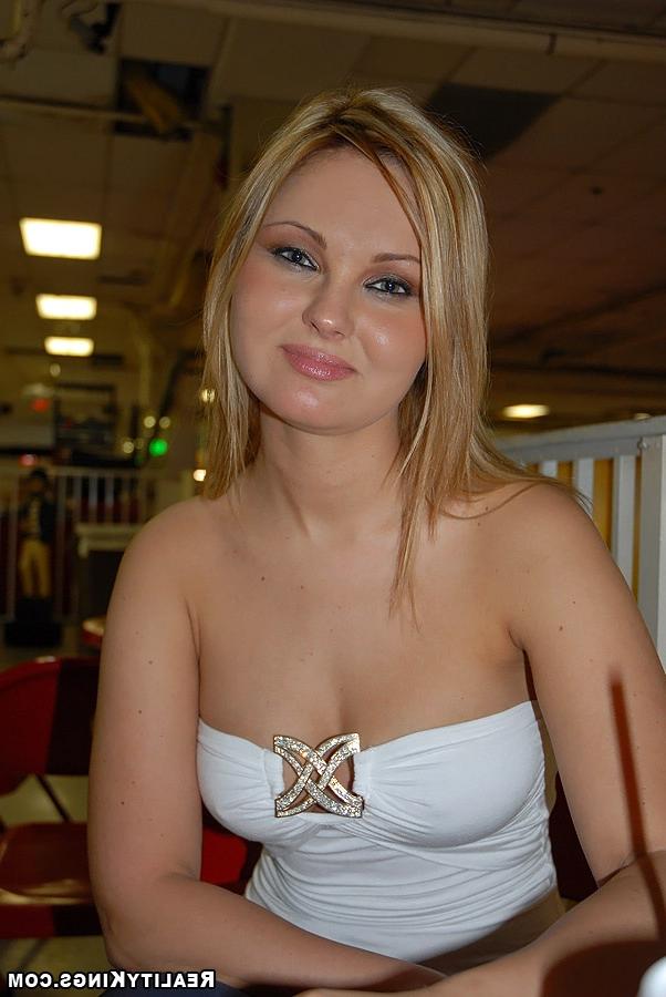 15P Fresh busty milf in tight jeans gets fucked in public toilet
