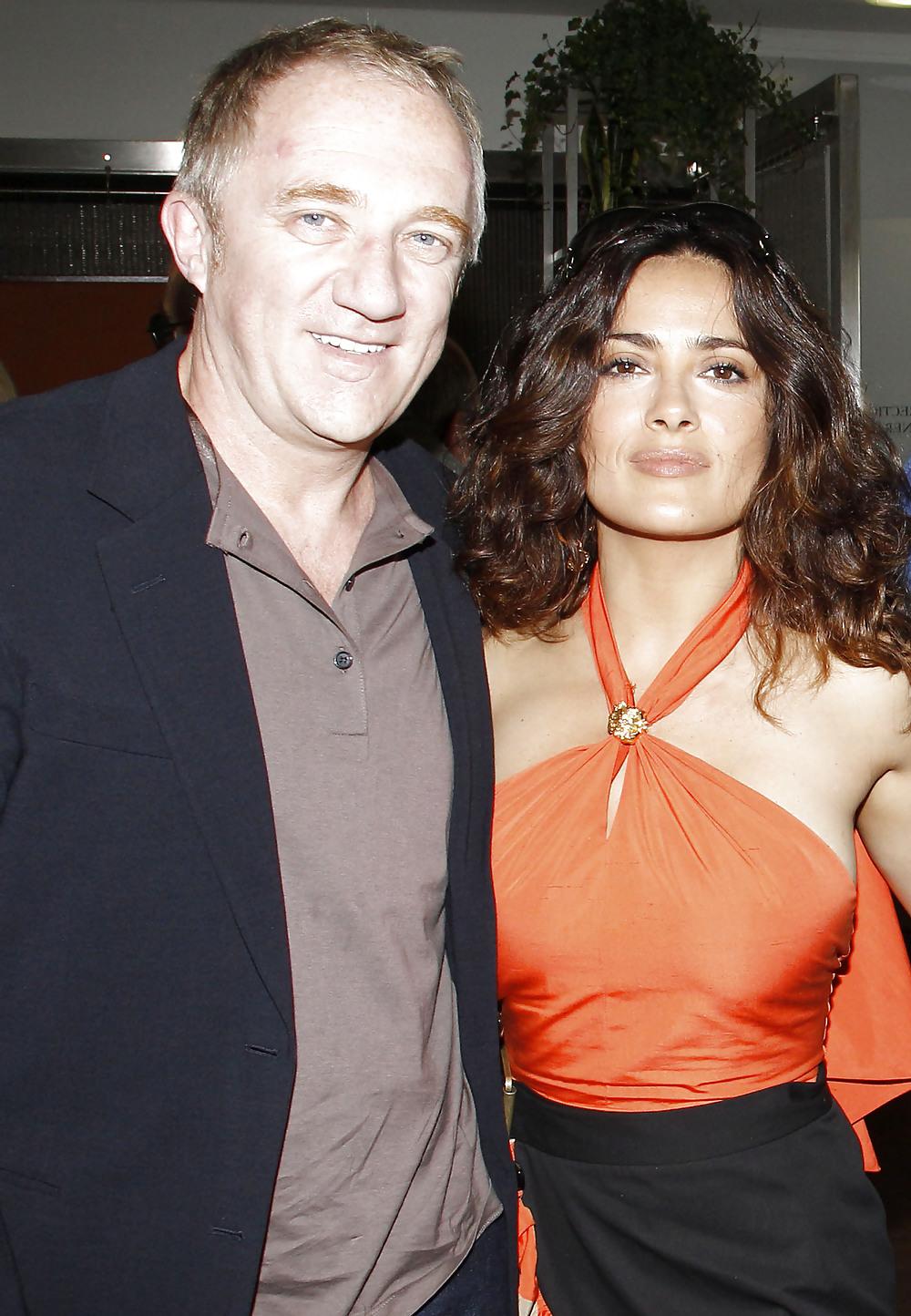 25P Salma Hayek watching the French Open in Paris