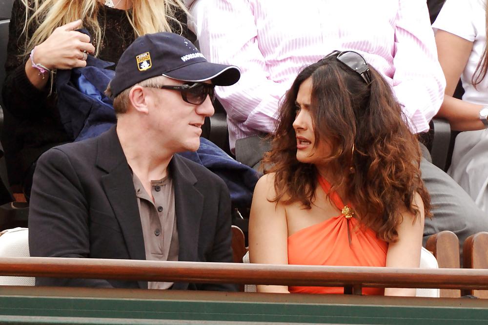 25P Salma Hayek watching the French Open in Paris