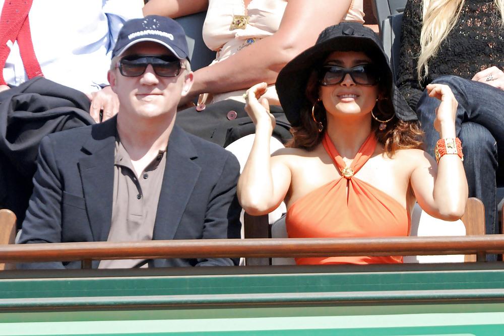 25P Salma Hayek watching the French Open in Paris