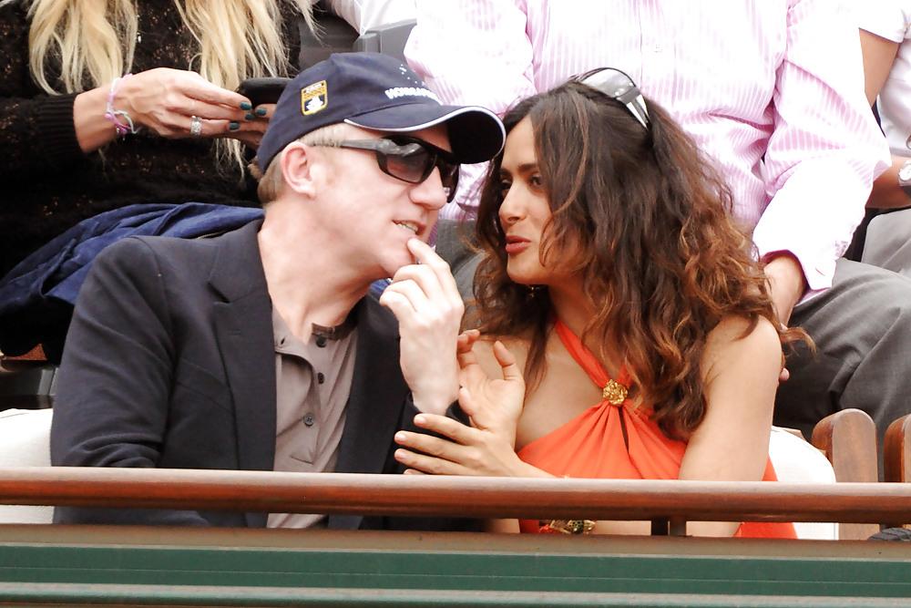 25P Salma Hayek watching the French Open in Paris