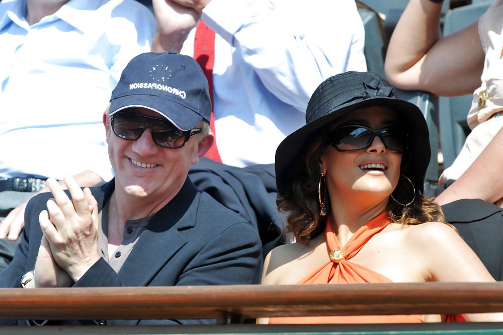 25P Salma Hayek watching the French Open in Paris