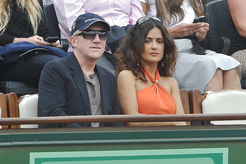 25P Salma Hayek watching the French Open in Paris