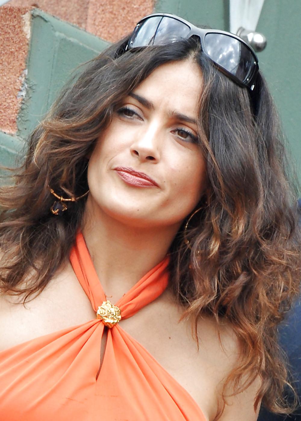 25P Salma Hayek watching the French Open in Paris