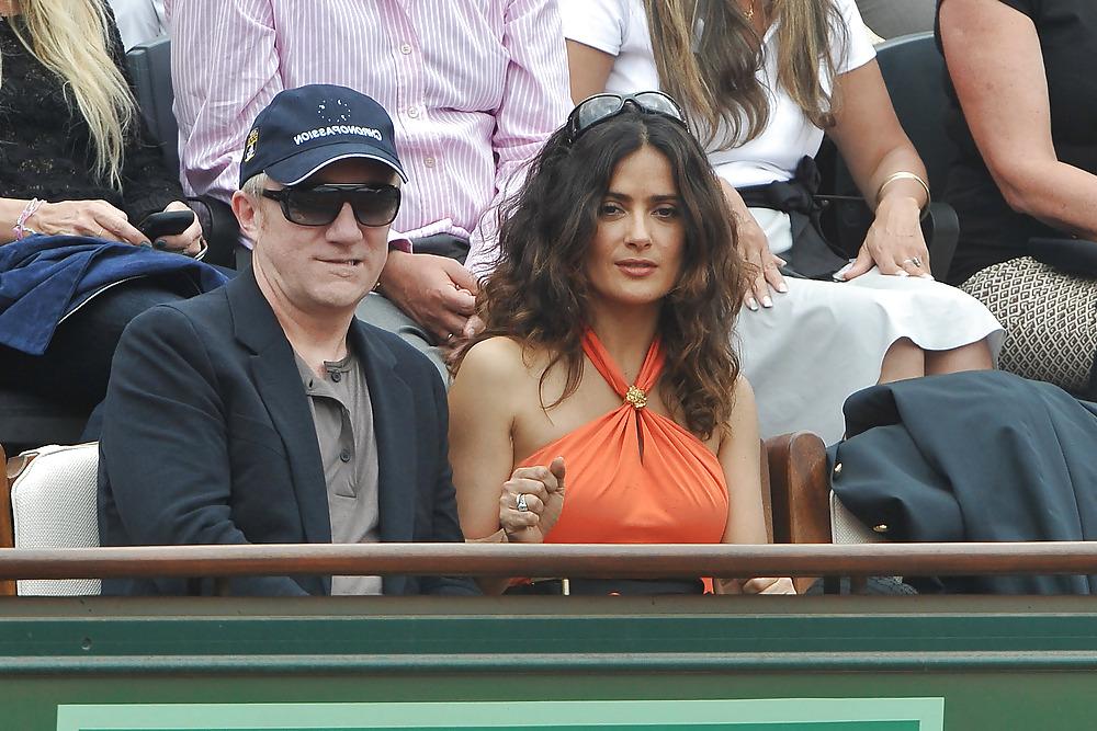 25P Salma Hayek watching the French Open in Paris