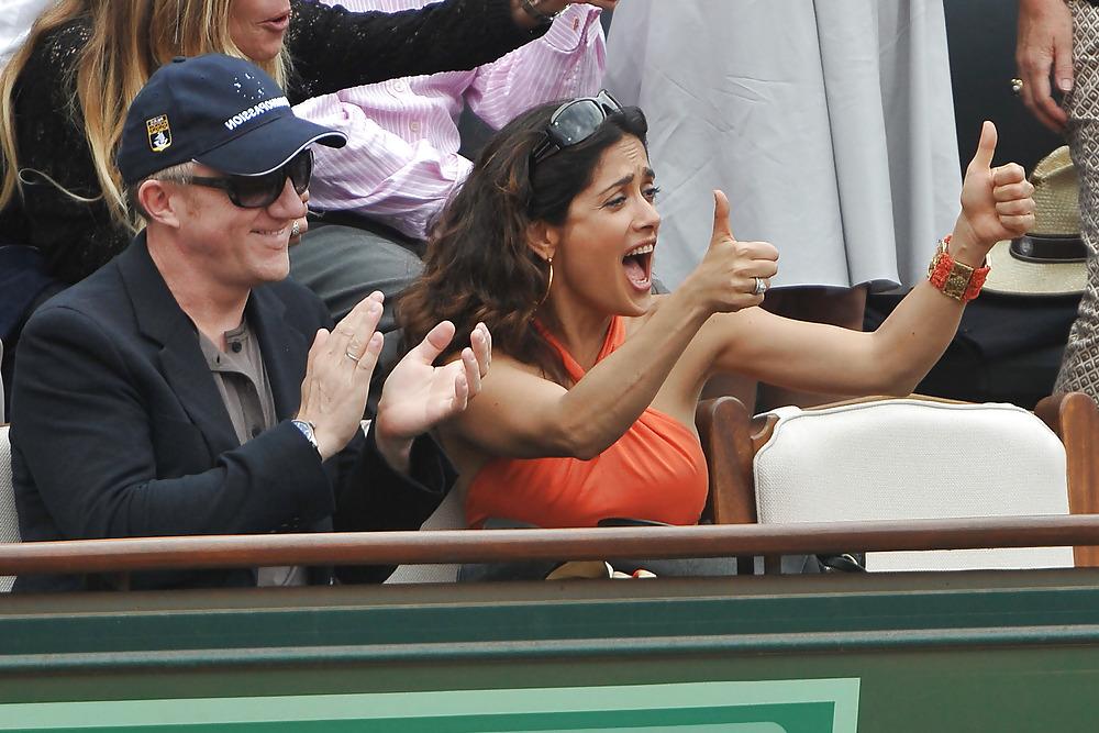 25P Salma Hayek watching the French Open in Paris
