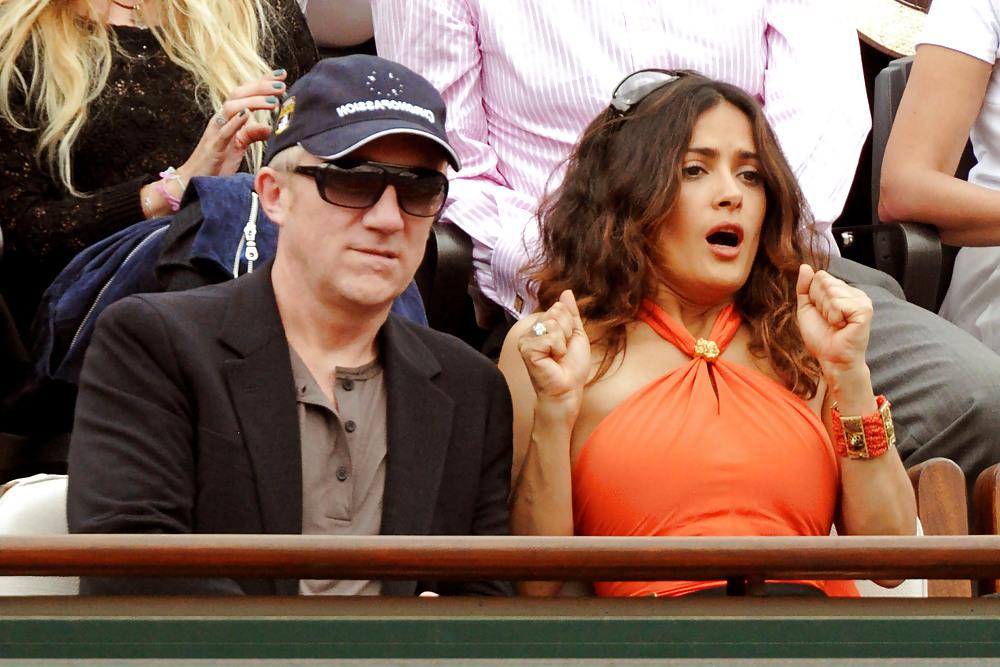 25P Salma Hayek watching the French Open in Paris