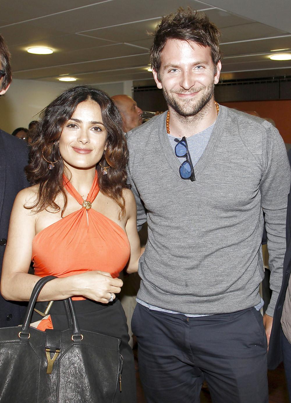 25P Salma Hayek watching the French Open in Paris