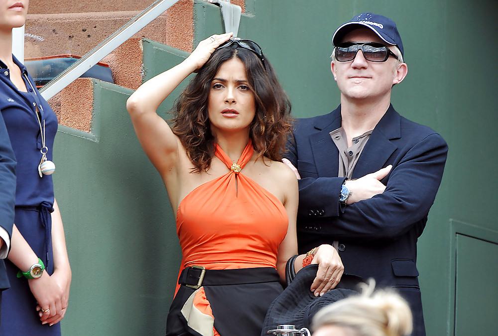 25P Salma Hayek watching the French Open in Paris