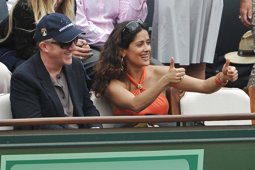 25P Salma Hayek watching the French Open in Paris