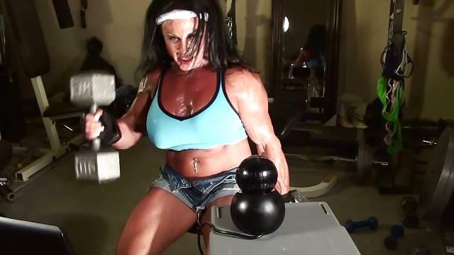 17P Lynns Live Muscle Cam Vidcaps