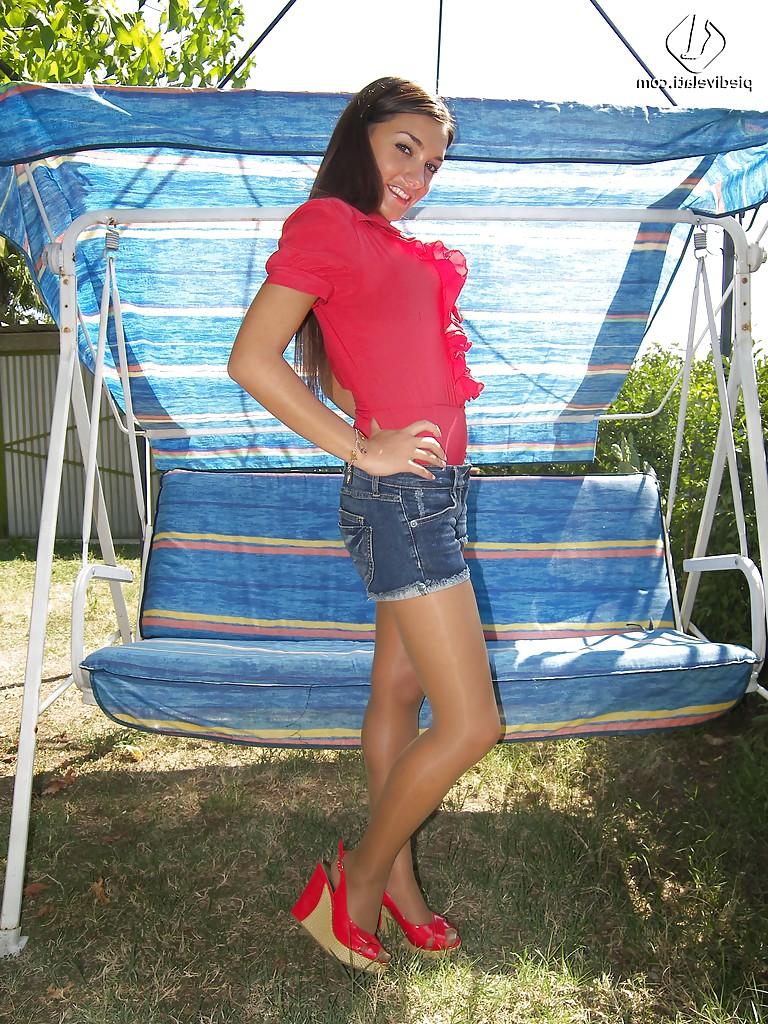 16P Brunette babe with long sexy legs Valentina has a new photo session